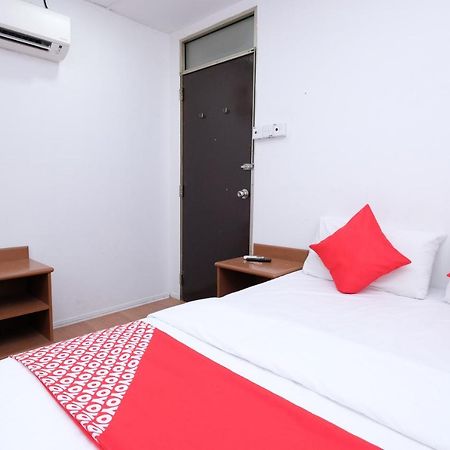 Oyo 715 Mr J Hotel Kota Bharu Bagian luar foto