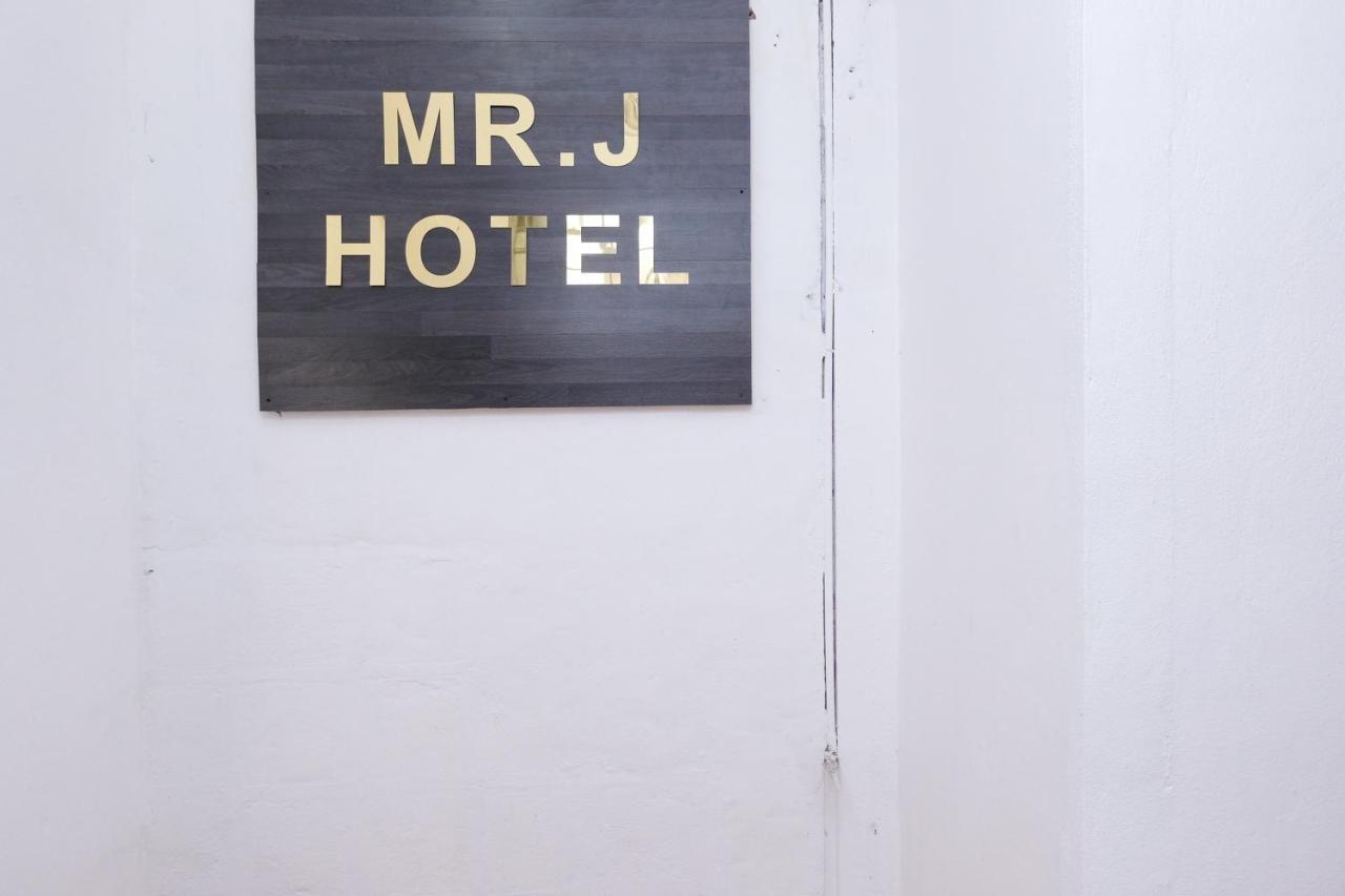 Oyo 715 Mr J Hotel Kota Bharu Bagian luar foto